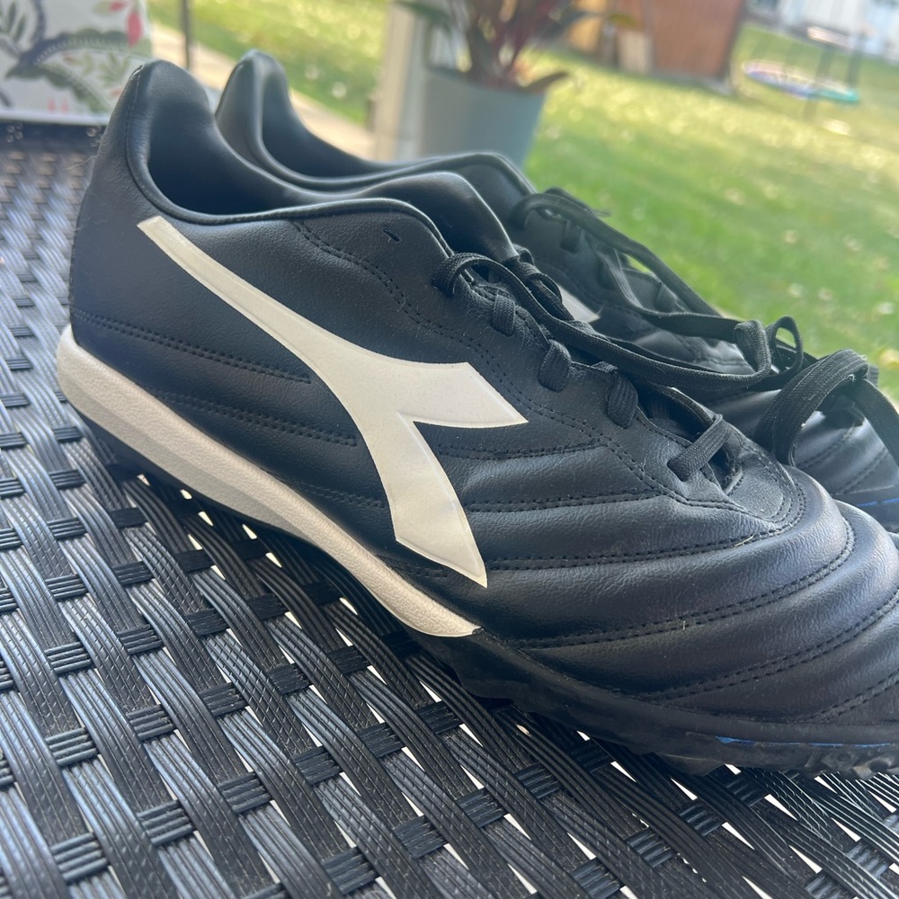 Diadora Soccer Cleats -Unisex- like new!
